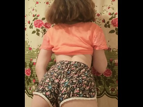 ❤️ Тачаангуй залуу бяцхан хүүхэн камер дээр шорт тайлж байна ☑  Секс манайд